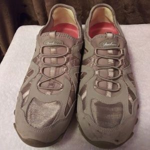SKETCHERS TENNIS SHOES